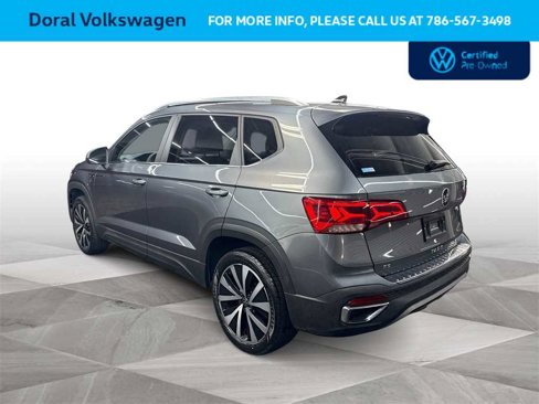 Certified 2022 Volkswagen Taos SE image 6