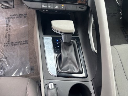 Used 2024 Hyundai Elantra SEL image 16