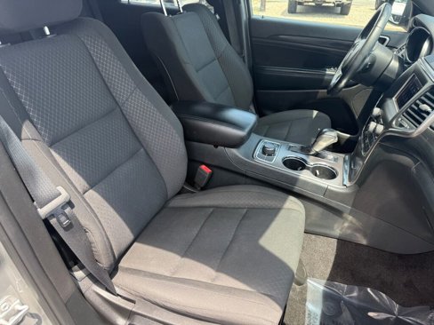 Used 2019 Jeep Grand Cherokee Laredo image 29