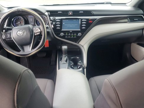 Used 2020 Toyota Camry L image 11