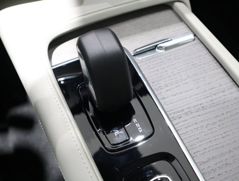 Used 2025 Volvo S90 B6 Plus w/ Protection Package Premier image 33