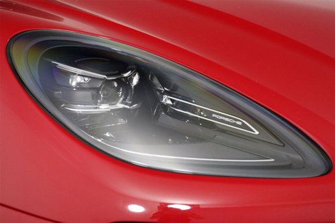 Certified 2025 Porsche Macan Turbo image 28