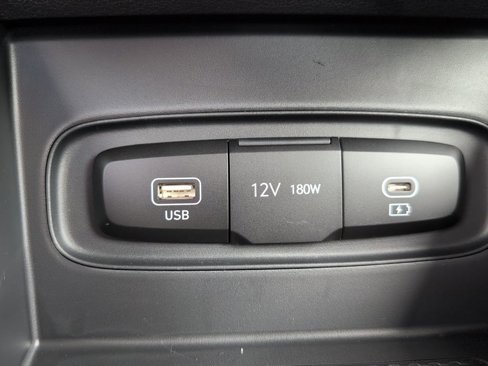 New 2025 Hyundai Venue SE image 17