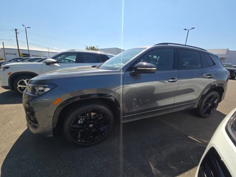 New 2025 Volkswagen Tiguan SE R-Line image 7