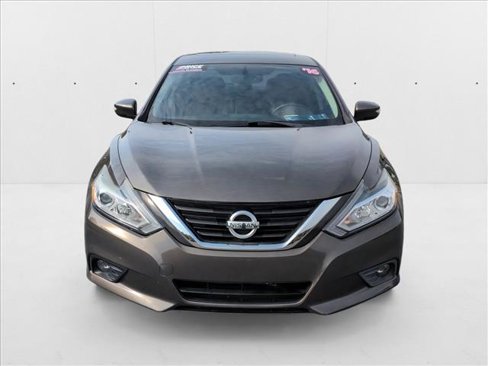 Used 2016 Nissan Altima 2.5 SL w/ 2.5 Technology Package image 2