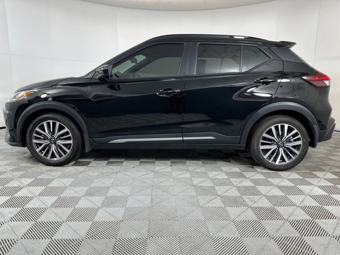 Used 2023 Nissan Kicks SR w/ SR Premium Package image 2