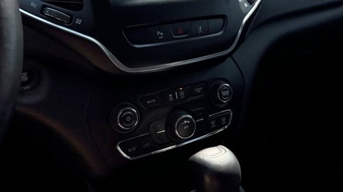 Used 2021 Jeep Cherokee Latitude Plus image 30