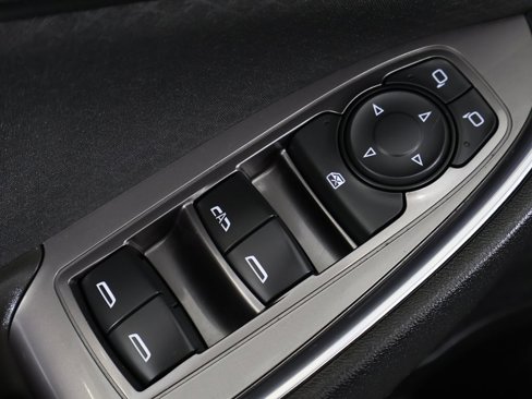 Used 2017 Chevrolet Malibu LT image 33