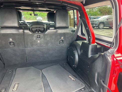 Used 2018 Jeep Wrangler Unlimited Sahara image 32