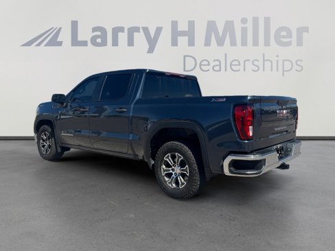 Used 2021 GMC Sierra 1500 4x4 Crew Cab w/ Sierra Value Package image 3