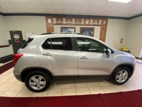 Used 2020 Chevrolet Trax LT w/ LT Convenience Package image 6