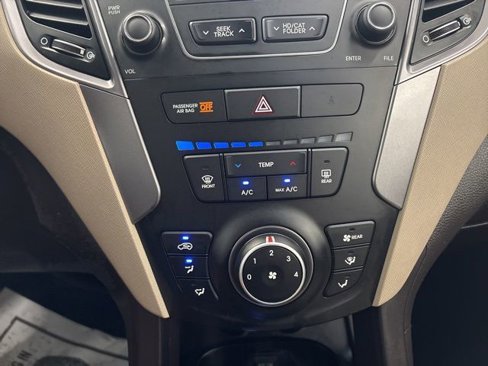 Used 2015 Hyundai Santa Fe GLS image 32