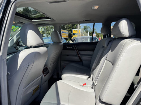 Used 2013 Toyota Highlander Limited image 27