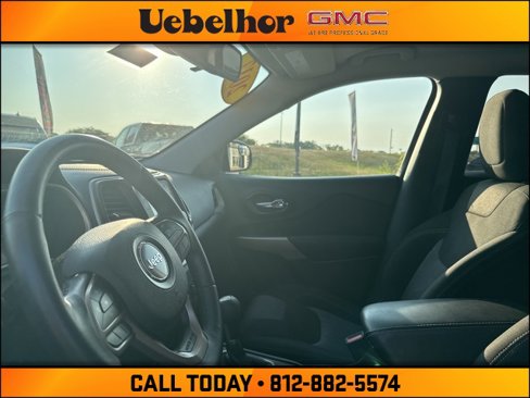 Used 2017 Jeep Cherokee Sport image 22