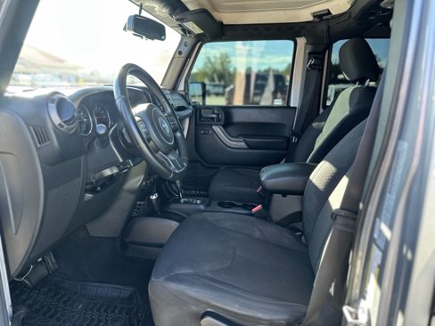Used 2018 Jeep Wrangler Unlimited Sport image 19