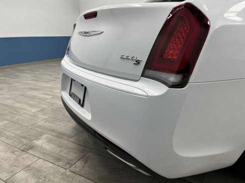 Used 2019 Chrysler 300 S image 32