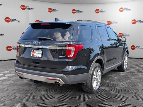 Used 2017 Ford Explorer XLT w/ Equipment Group 202A image 5