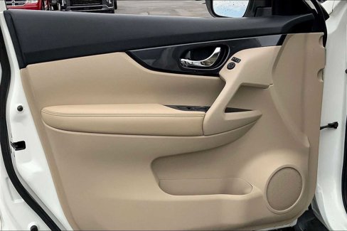 Used 2018 Nissan Rogue SV image 21