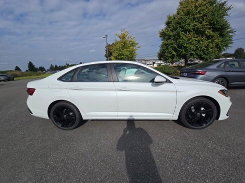 New 2025 Volkswagen Jetta SE image 3