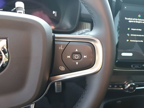 Used 2022 Volvo XC40 P8 Recharge Plus image 30