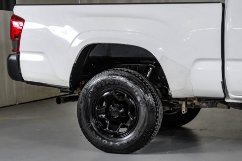 Used 2018 Toyota Tacoma SR image 6