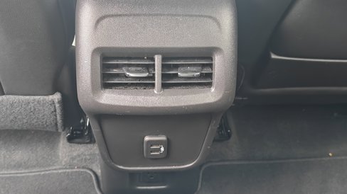 Used 2024 GMC Terrain SLT image 17