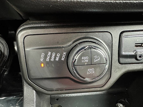 Used 2018 Jeep Renegade Trailhawk w/ UConnect 8.4 Nav Group image 18
