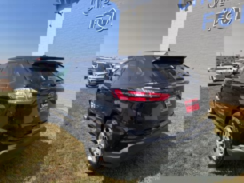 Used 2024 Ford Edge SE image 8