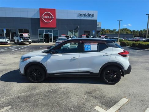 Certified 2020 Nissan Kicks SR w/ Exterior Package image 9