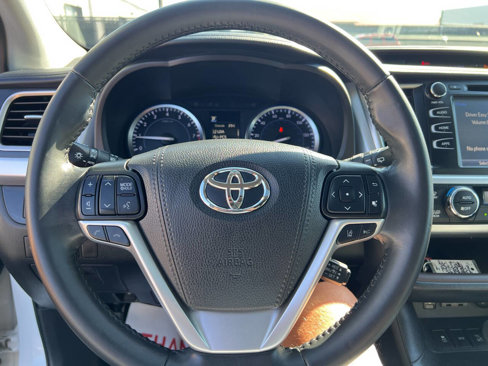 Used 2019 Toyota Highlander XLE image 20