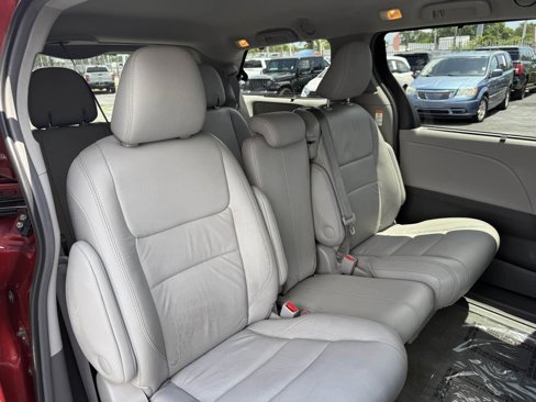 Used 2017 Toyota Sienna XLE image 18
