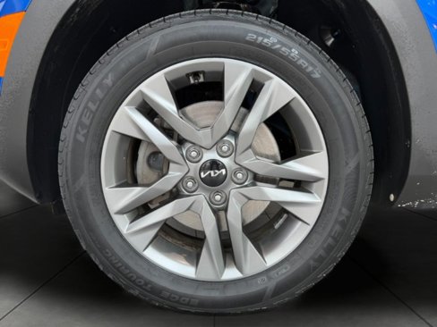Used 2023 Kia Seltos LX image 4