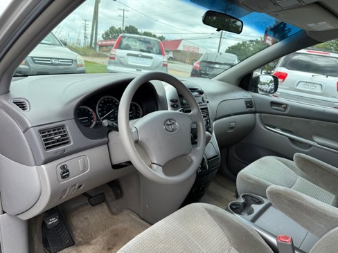 Used 2006 Toyota Sienna CE image 10
