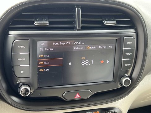 Used 2022 Kia Soul LX image 19