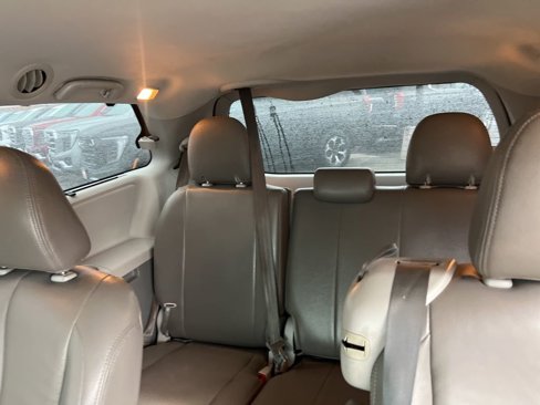 Used 2014 Toyota Sienna LE image 20