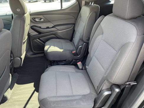 Used 2023 Chevrolet Traverse LT w/ Rear Camera Mirror Package image 4