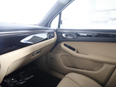 New 2025 Porsche Macan image 14