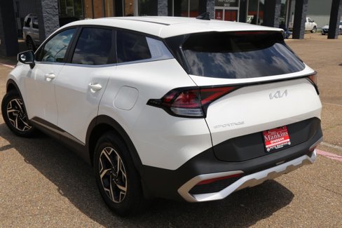 Used 2023 Kia Sportage LX image 5