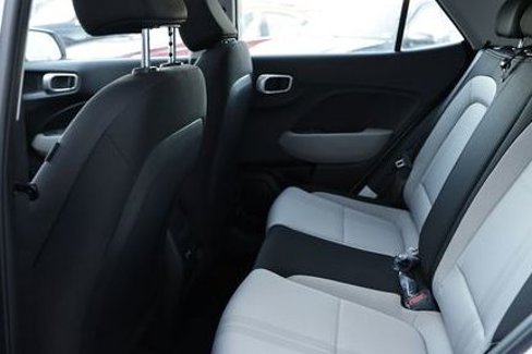 New 2025 Hyundai Venue SEL image 9