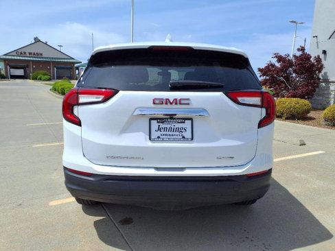 Used 2024 GMC Terrain SLE image 25