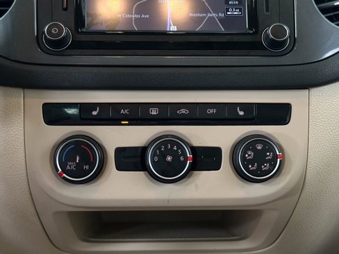 Used 2016 Volkswagen Tiguan S image 14