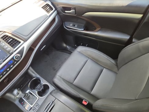 Used 2018 Toyota Highlander XLE image 14