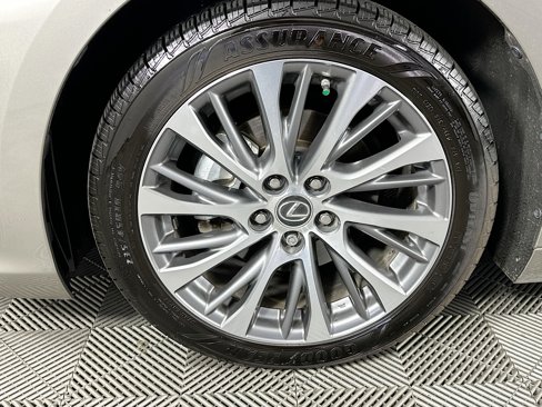 Used 2020 Lexus ES 300h w/ Premium Package image 35