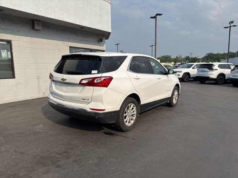 Used 2018 Chevrolet Equinox LT image 2