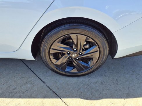 Used 2021 Hyundai Elantra SEL image 25