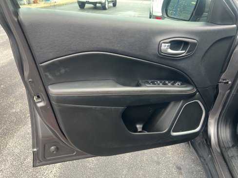 Used 2018 Jeep Compass Latitude w/ Popular Equipment Group image 16