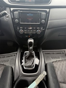 Used 2018 Nissan Rogue SV image 17