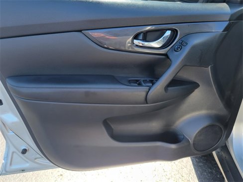 Used 2020 Nissan Rogue SV image 20