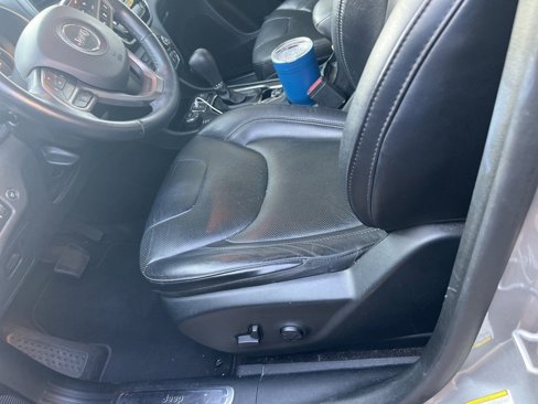 Used 2019 Jeep Cherokee Limited w/ Technology Group image 4