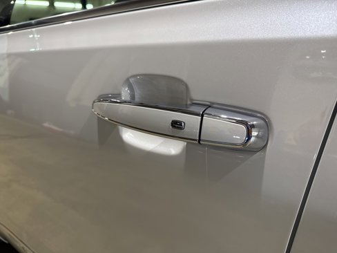Used 2019 GMC Acadia Denali image 17